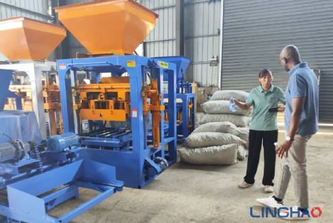 LINGHAO-Selgal Brick Machine Customer Visits the Factory